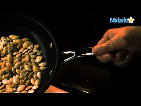 How to Cook Pumpkin Seeds in a Skillet