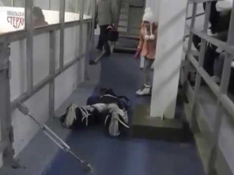 Без смеха не посмотришь! Впервые одел форму вратаря.)))