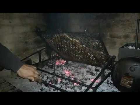 Video: Is dit 'n braai of 'n rooster?