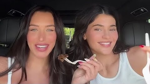 Kylie Jenner and her friend Stassi made a mukbang in the car