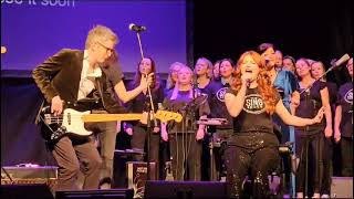 Chronically Jenni & Gareth Malone perform Brighter Days at Sing-a-long-a-Gareth 2 -Southend 30/11/23