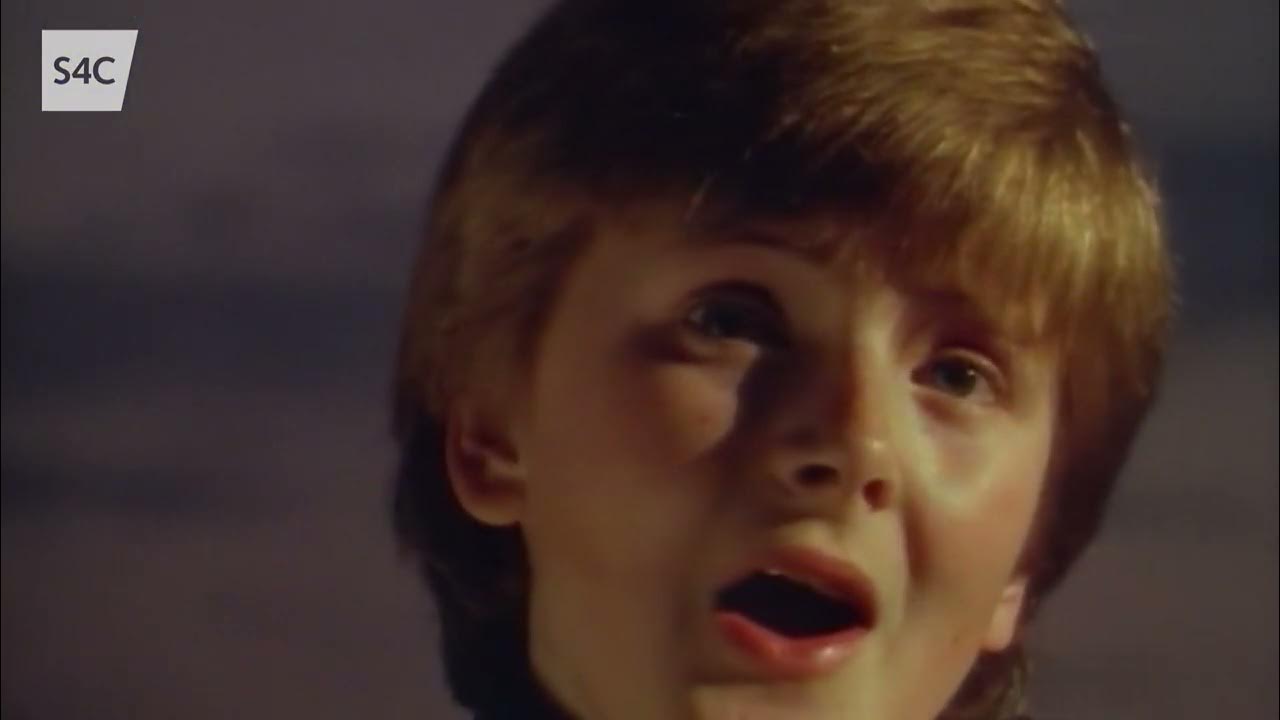 Aled Jones (treble & baritone) Lloyd ber Pie Jesu duet at