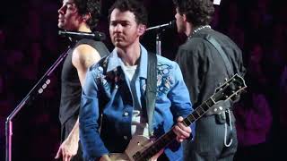 Jonas Brothers : Lovebug (Live)