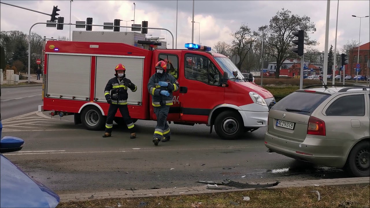 Wypadek tramwaju z motocyklem. Dojazd służb na miejsce wypadku.