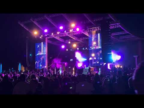 En el centro del Vedado donde disfrutar y bailar la mejor música cubana - Salón Rojo del Capri