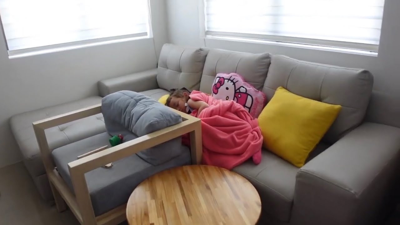 KIDS ARE EXHAUSTED FROM SCHOOL! SOPHIA READING IN FILIPINO! MOVED FROM