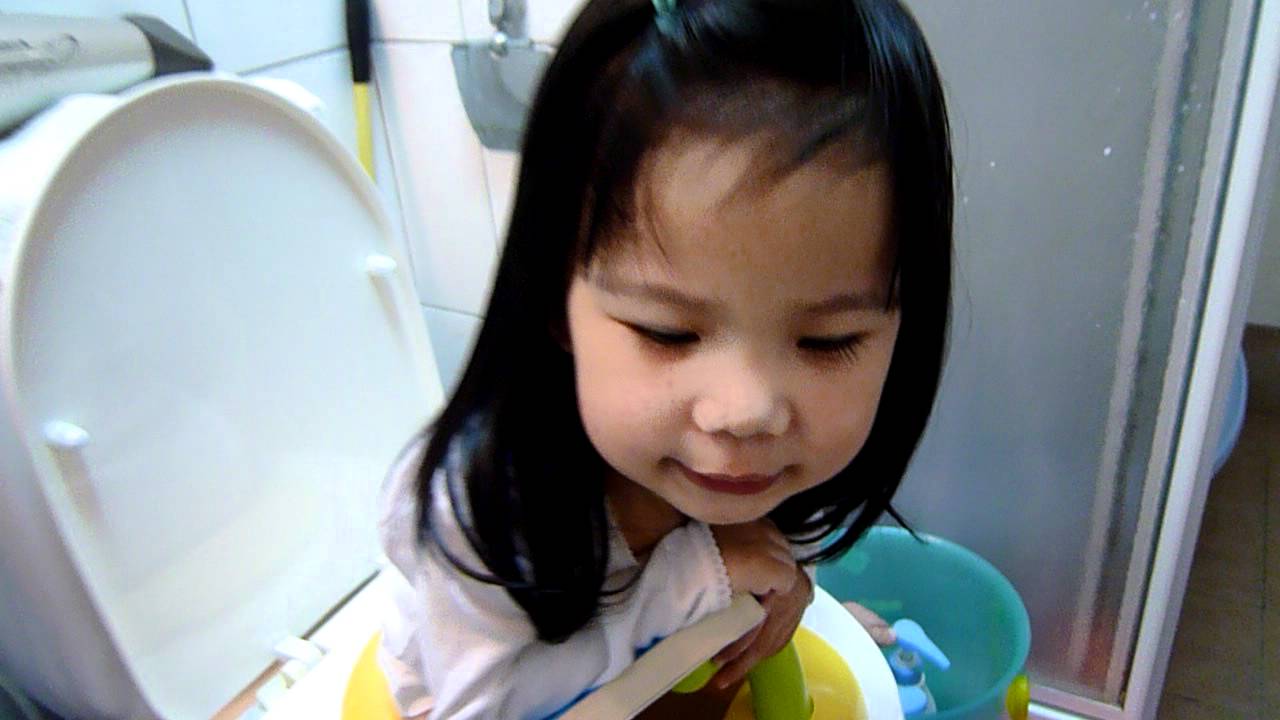 要擦屁屁 - YouTube