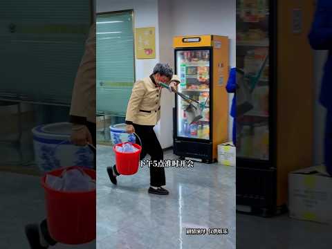 ليت لي ابن ا ماذا حدث للأم العجوز    