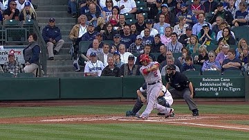 LAA@SEA: Aybar lines a run-scoring double in the gap