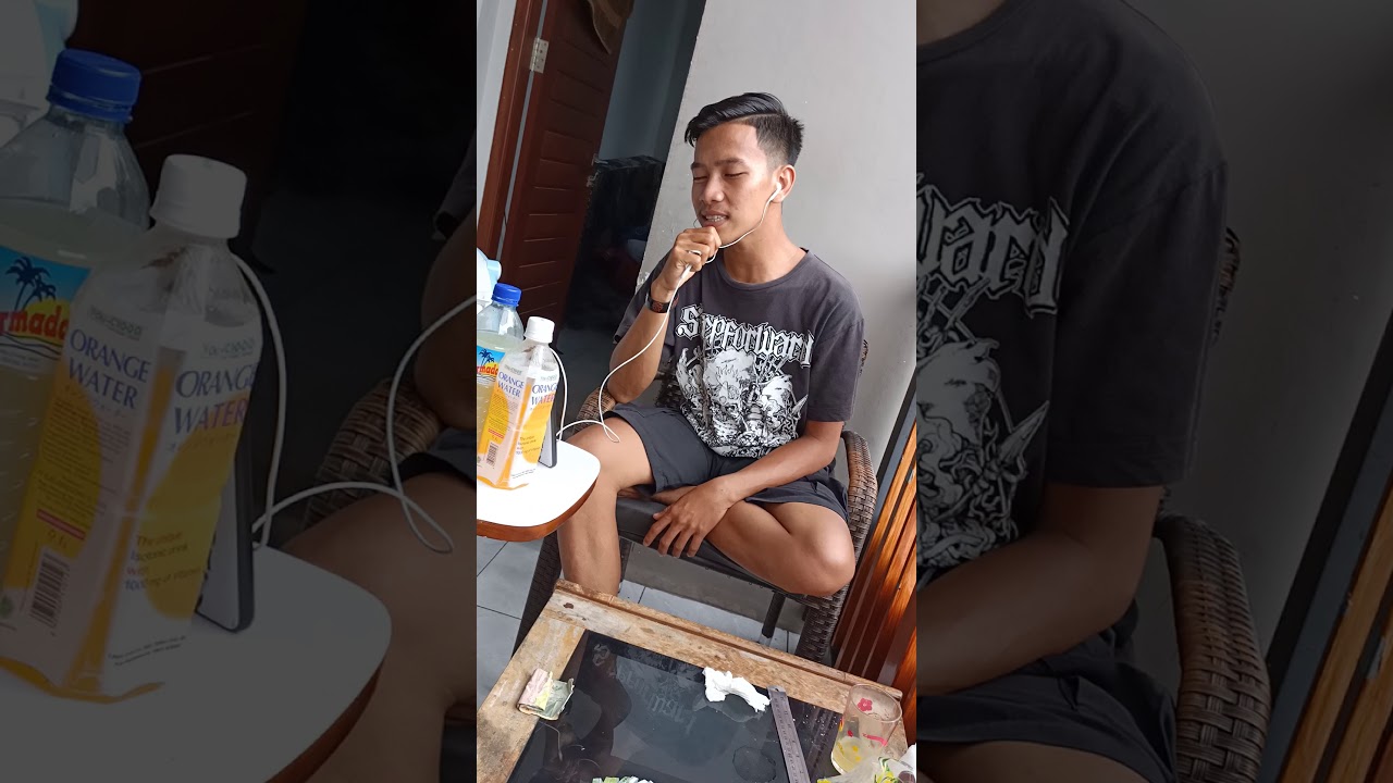 Hancurkan Kaset dan CD nya di toko bangunan terdekat  YouTube