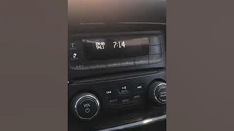 Lefty Gunnz Full interview and Freestyle on Hot 94.1