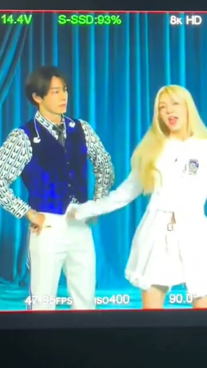 hyoyeon x donghae 🫠 the way he stared and smiled at her, I'M NOT OKAY