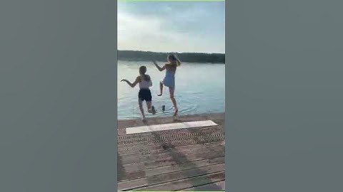 Mit Klamotten im See *ich muss dazu nichts sagen*
