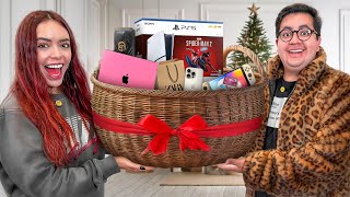 Thumbnail for COMPRAMOS TODOS ESTOS REGALOS NAVIDEÑOS DE NOVIOS