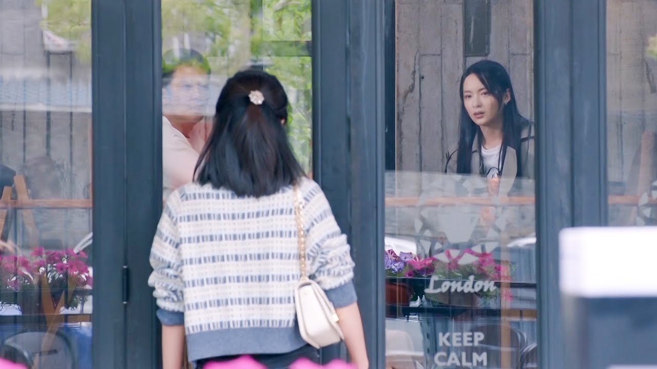 Husband dates mistress, unaware that his pregnant wife is right behind!