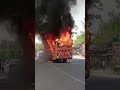 सुल्तानपुर चलती बस बनी आग का गोला, ड्राइवर की सूझबूझ से बचीं दर्जनों जिंदगियां