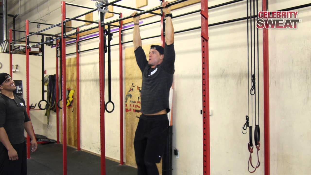 Ab Workout with Steve Weatherford and Victor Ortiz