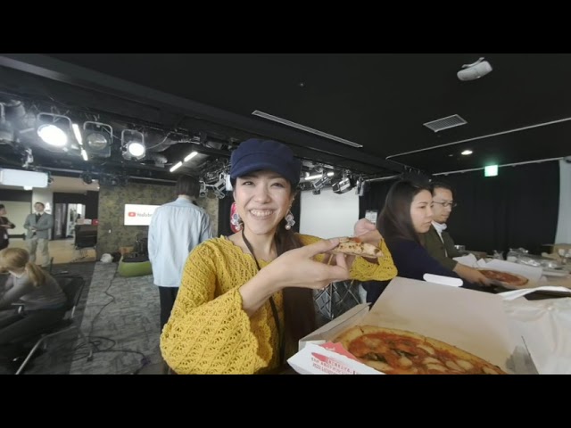 VR180 TEST Eating Pizza with text img | ochikeron