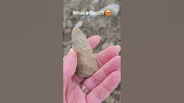 Gorgeous Arrowhead SW Ohio... laying right out! #artifacts #flintknapping #arrowhead #shorts