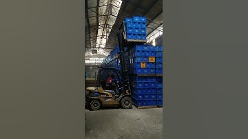 how forklift operators stack pallets