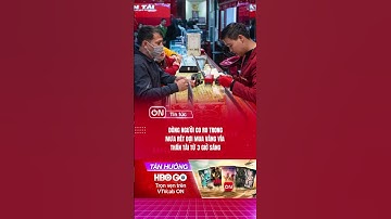 Dòng người co ro trong mưa rét đợi mua vàng vía thần tài từ 3 giờ sáng