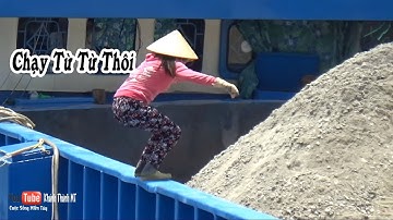 ✅ Hồi họp xem sà lan chạy tốc độ qua cống khiến cô gái đứng không vững