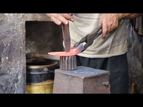 الحفاظ على مهنة الحدادة العربية بطريقتها التقليدية في جسر الشغور