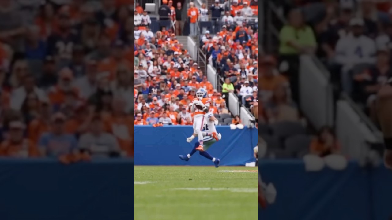 Jahdae Barron with the INT 😮‍💨 | 📺: CBS 