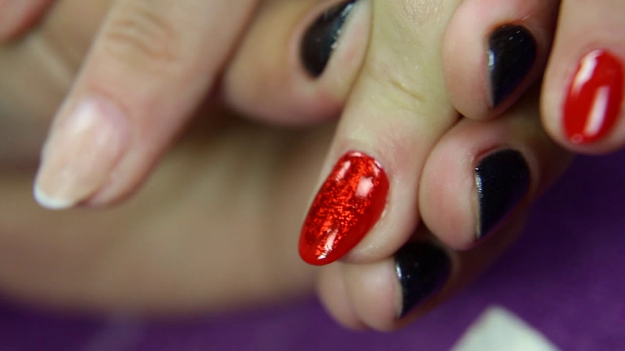 Trendmánia - Nézd meg közelről - piros transzferfóliás körmök
