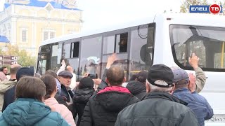 «Мы в вас верим и ждём»: Елец проводил очередную группу мобилизованных земляков