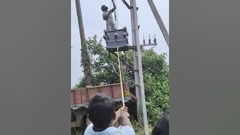 transformer lifting the chainblock in field work