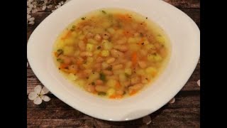видео Вкусный томатный суп с консервированной красной или белой фасолью