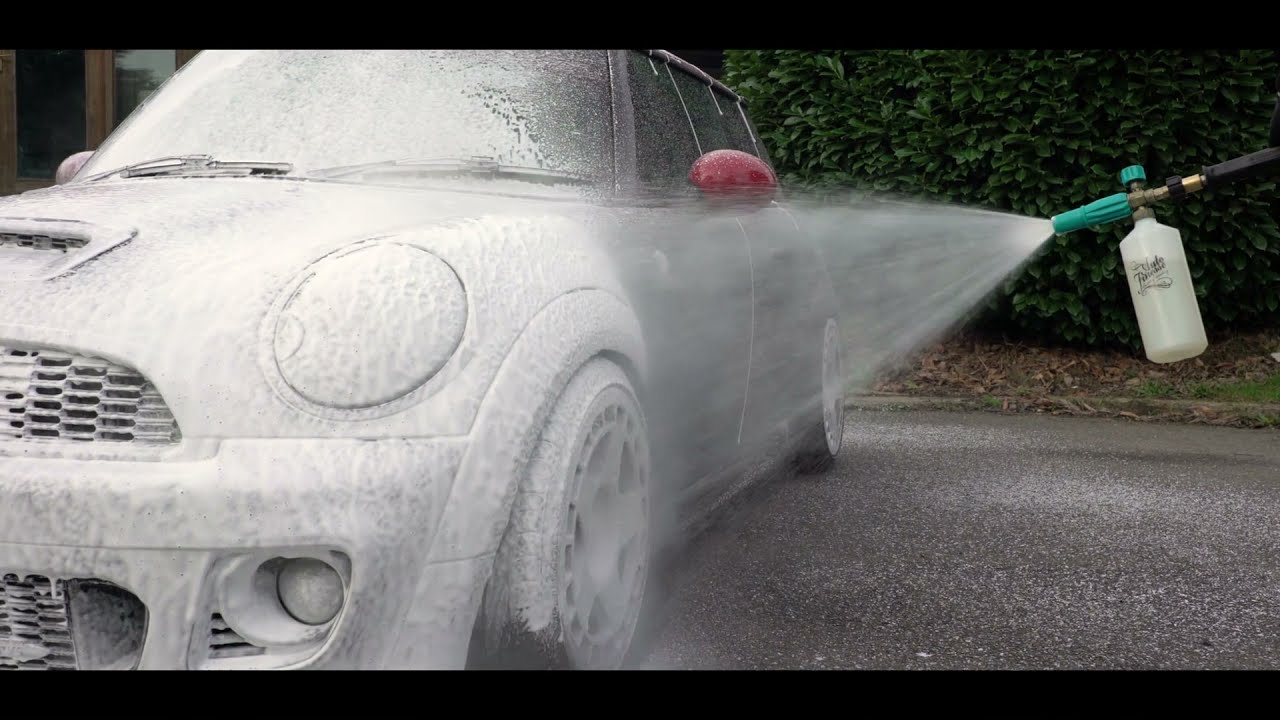 Avalanche snow foam by Auto Finesse