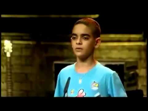 طفل اسرائيلى يغنى انت عمرى لام كلثووم