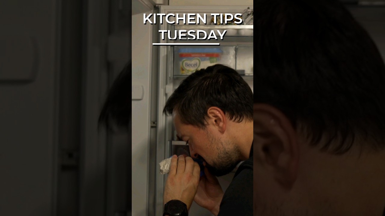 Fix a stinky fridge with baking soda