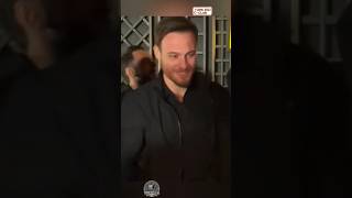Queste nuove immagini di Kerem Bürsin stanno facendo impazzire i fan… ma c’è qualcosa che non torna