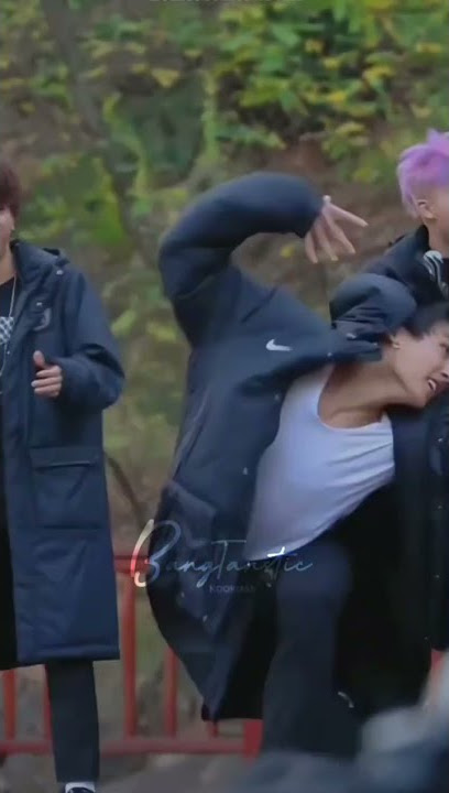 jungkook doing jimin's save me step🤣🤣