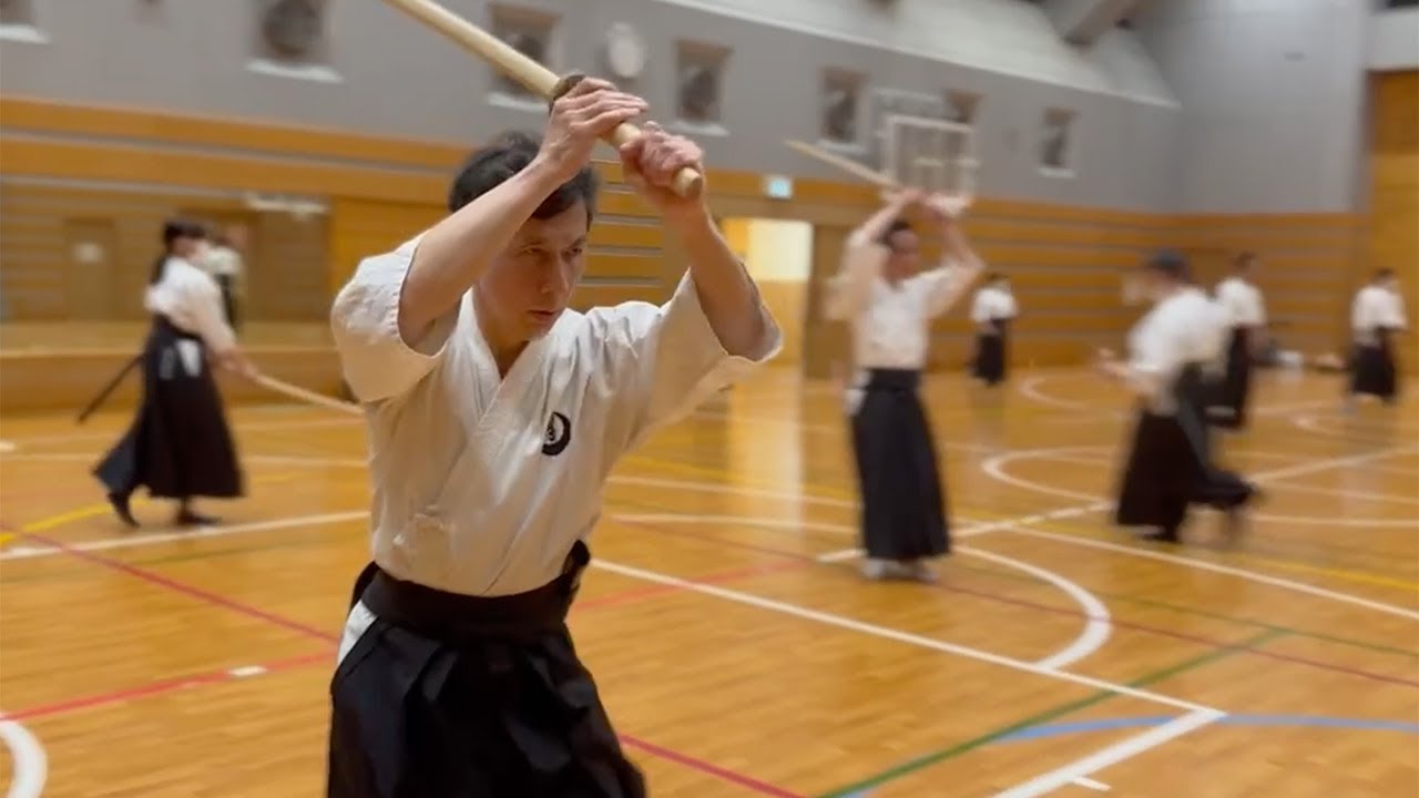 剣術の稽古:萬法帰一刀 古武道の居想会 - YouTube