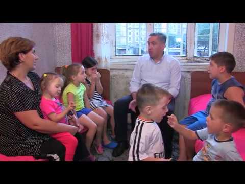 ქუთაისის მერობის კანდიდატი - ალუდა გოგლიჩიძე , სტუმრად მრავალშვილიან ოჯახში.