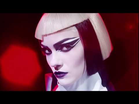 Video: Covergirl Predstavuje Svoju Kolekciu Makeupov Star Wars