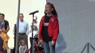 Video voorbeeld van ""Tomorrow" from Annie sung by Sadie Sink"