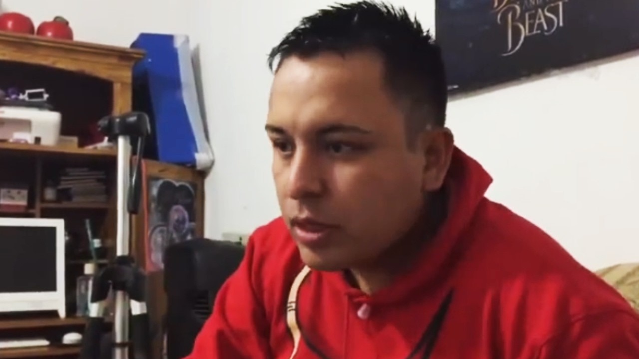 LALO SE DEPILA LA CEJA / AMORYOUTUBER LOSTMEDIA