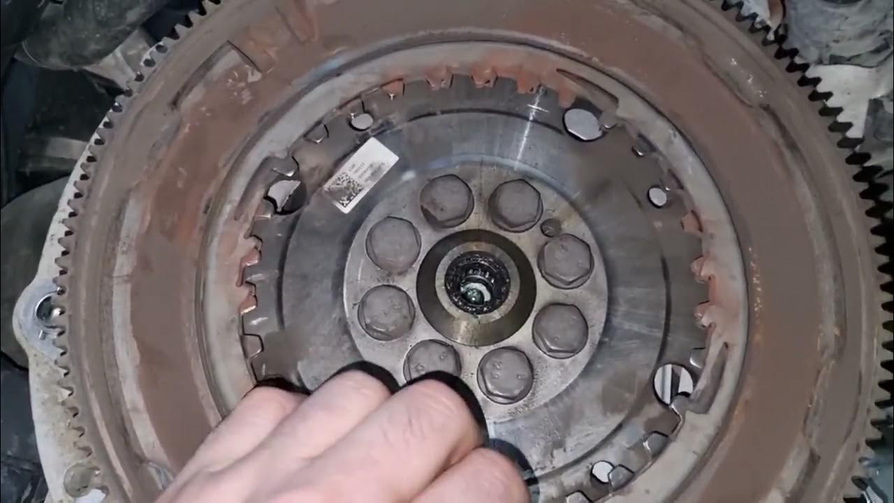 Двухмассовый маховик сцепления. Как проверить маховик. Маховик в машине. Маховик dq500. Маховик фрилендер 2 двухмассовый.