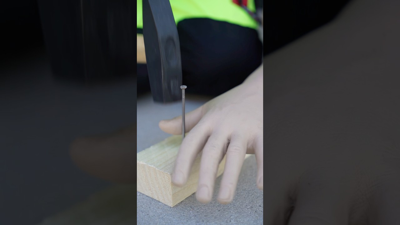 First Aid if you hammered your finger 🔨🚑 #ambulance #paramedic #emergency #firstaid #diy #diy