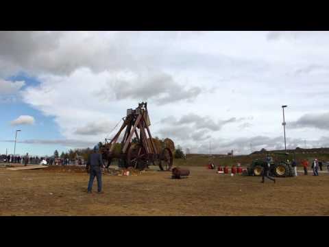 Yankee Siege Shoots a 1000lb Pumpkin at Extreme Chunkin