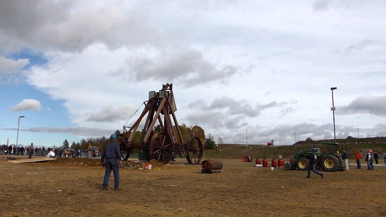Yankee Siege Shoots a 1000lb Pumpkin at Extreme Chunkin