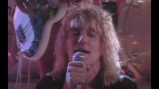 Смотреть клип Rod Stewart - Aint Love A Bitch