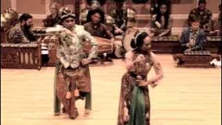 Refined dance by Tri Sutrisno and Baghawan Ciptoning