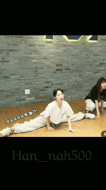 #nana😭 Shocked 💥by the flexibility #wooyeon at #wooah group