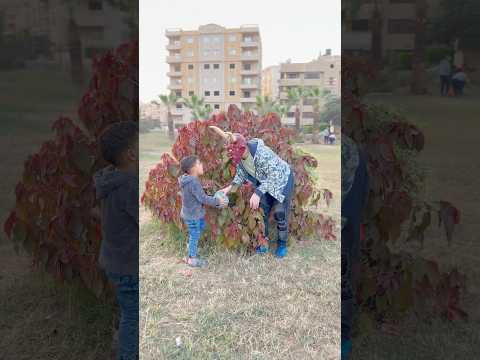 راح يجيب الكوره لقي الشبح ماسك فيها رعب